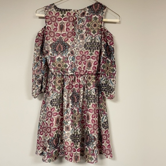 Amy’s Closet Beautiful  dress peekaboo shoulder , cream and maroon floral, 14 - Picture 6 of 9